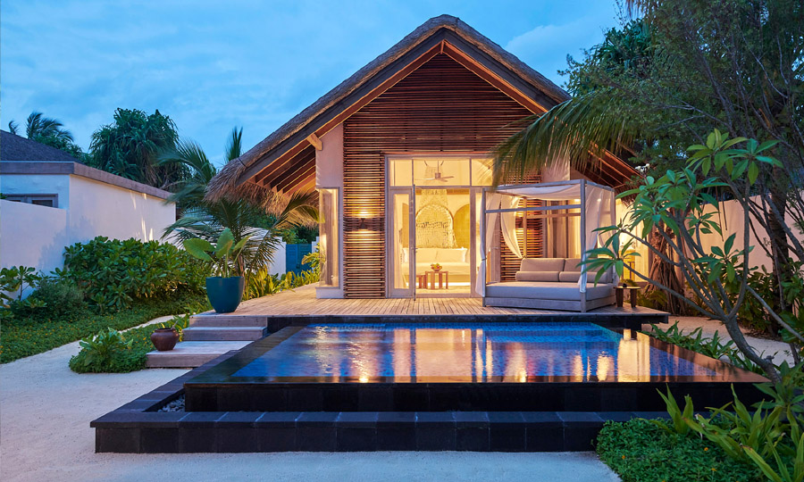 Fairmont Maldives Sirru Fen Fushi - Deluxe Beach Sunset Villa