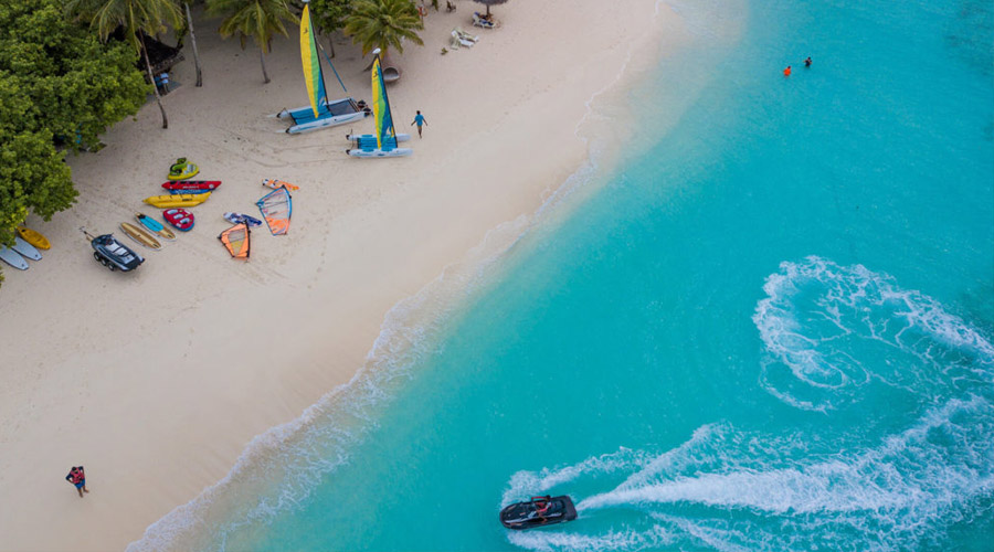 Furaveri Island Resort & Spa - Water Sports