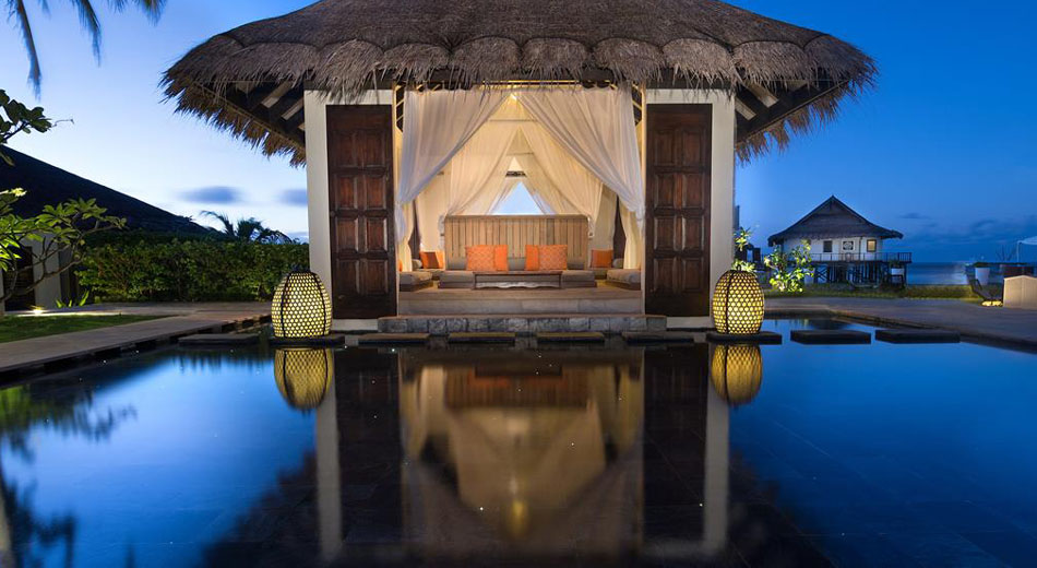 Jumeirah Vittaveli Maldives - Aqua Dinner