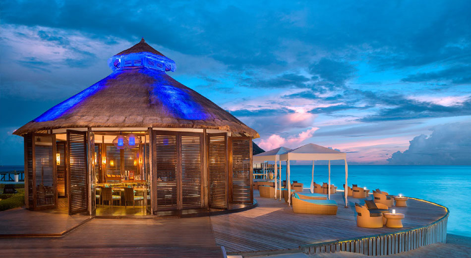 Jumeirah Vittaveli Maldives - B4R - Main Bar