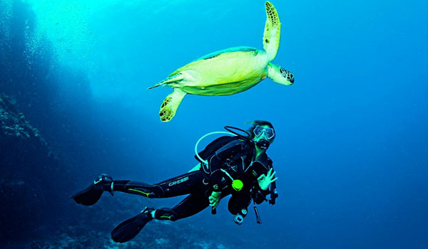 Kanuhura Island Resort - Water Sports and Diving