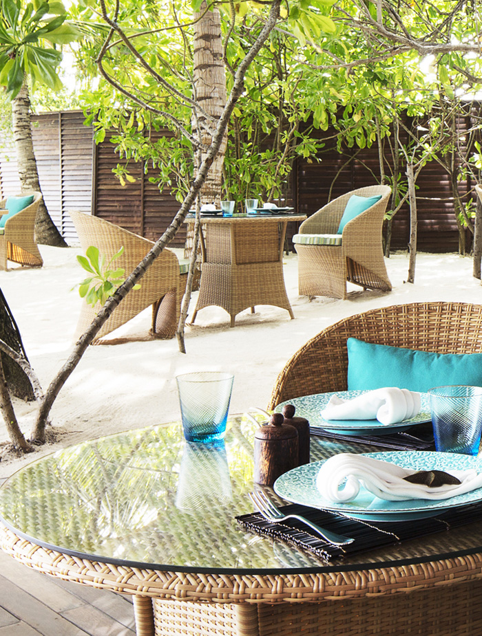 Taj Exotica Resort & Spa - Poolside Bar And Restaurant